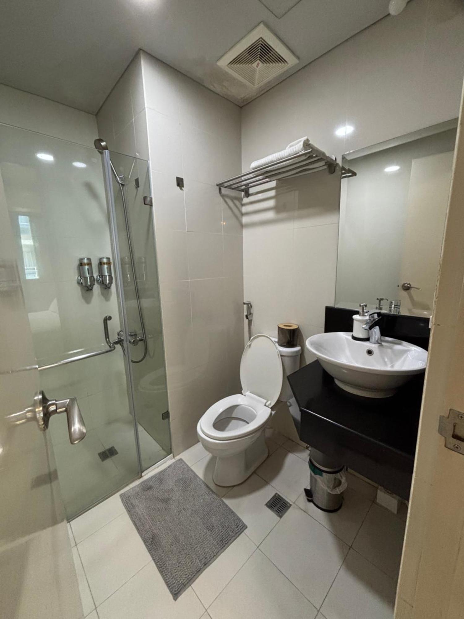 One Palm Tree Villas Short Walk Via Runway Manila Naia T3 Pasay Dış mekan fotoğraf